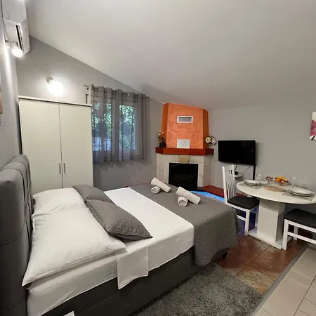 Apartment Ante *